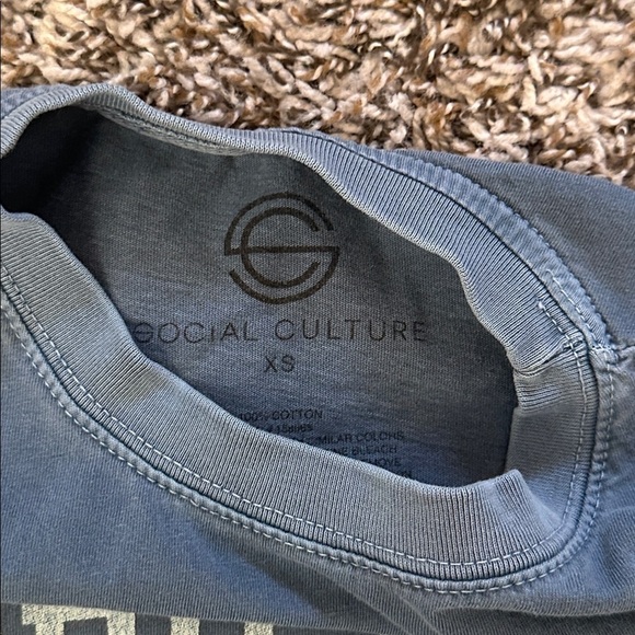 Social Culture Outer Banks Graphic Crop Top - Picture 3 of 4